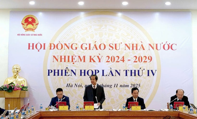 وتحدث في الاجتماع رئيس مجلس الدولة للأساتذة نجوين كيم سون.