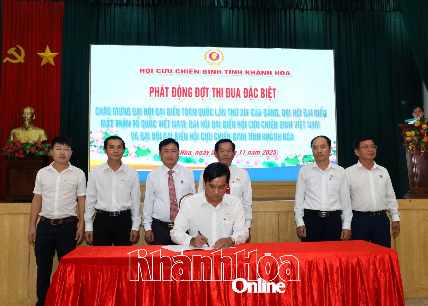 Enhetene signerte emuleringspakten.