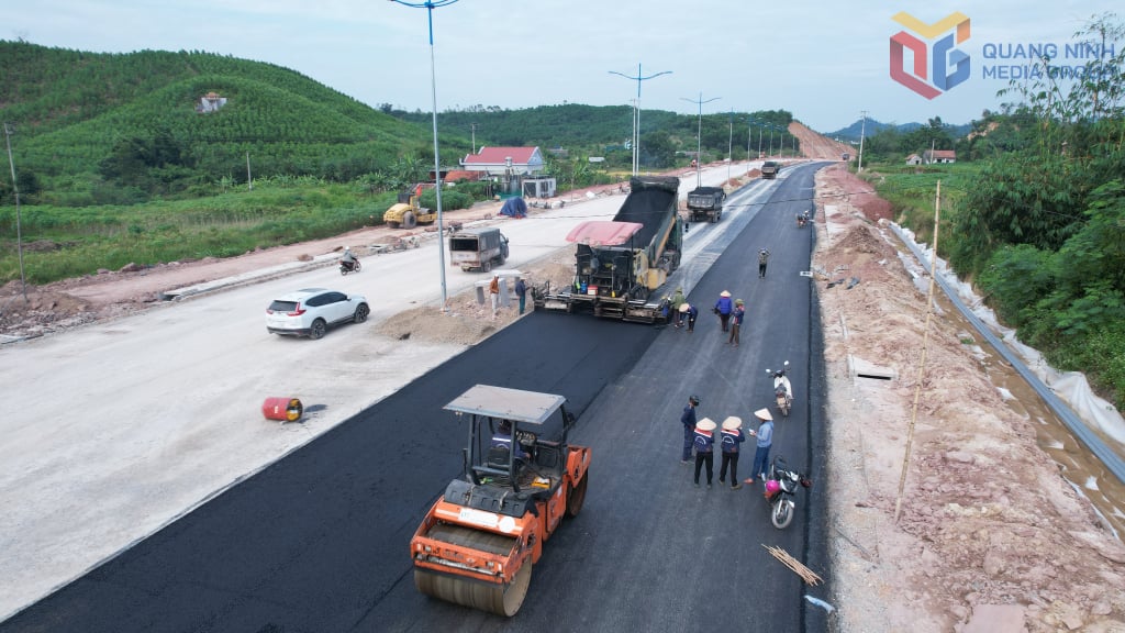 Đơn vị nhà thầu tập trung thi công các hạng mục dự án đường nối cầu 3 với khu tái định cư Đoàn Kết