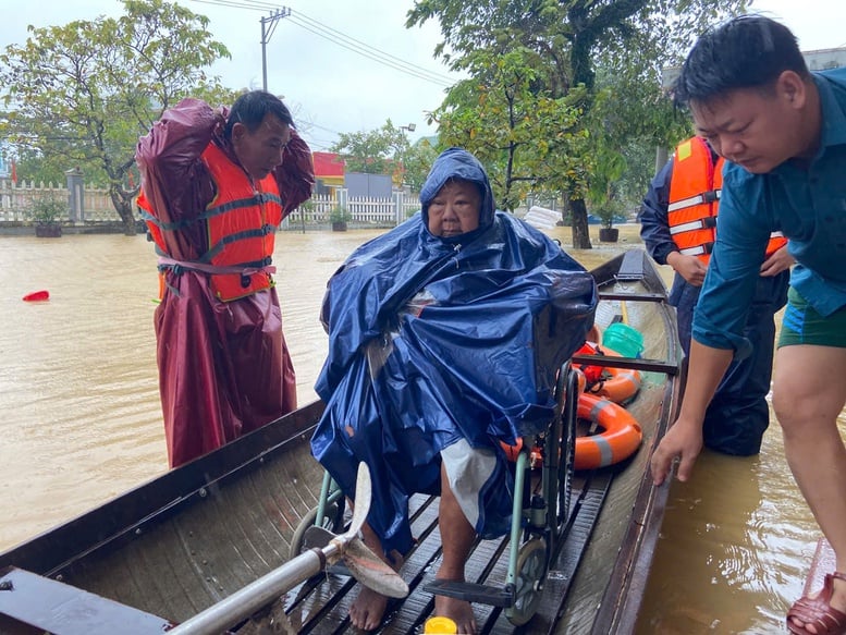 TP. Huế: Hỗ trợ cứu chữa miễn phí cho người bị thương do thiên tai- Ảnh 4.