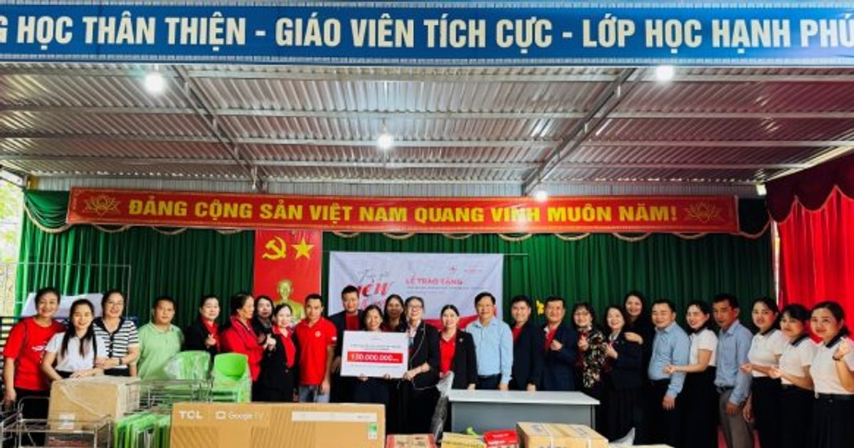 Prudential hỗ trợ Trường Mầm non Mai Sơn, xã Nhôn Mai khắc phục bão lũ