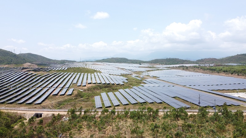 គម្រោងថាមពលពន្លឺព្រះអាទិត្យ KN Van Ninh ត្រូវបានបញ្ចប់ និងដាក់ឱ្យដំណើរការ។ រូបថត៖ Linh Dan