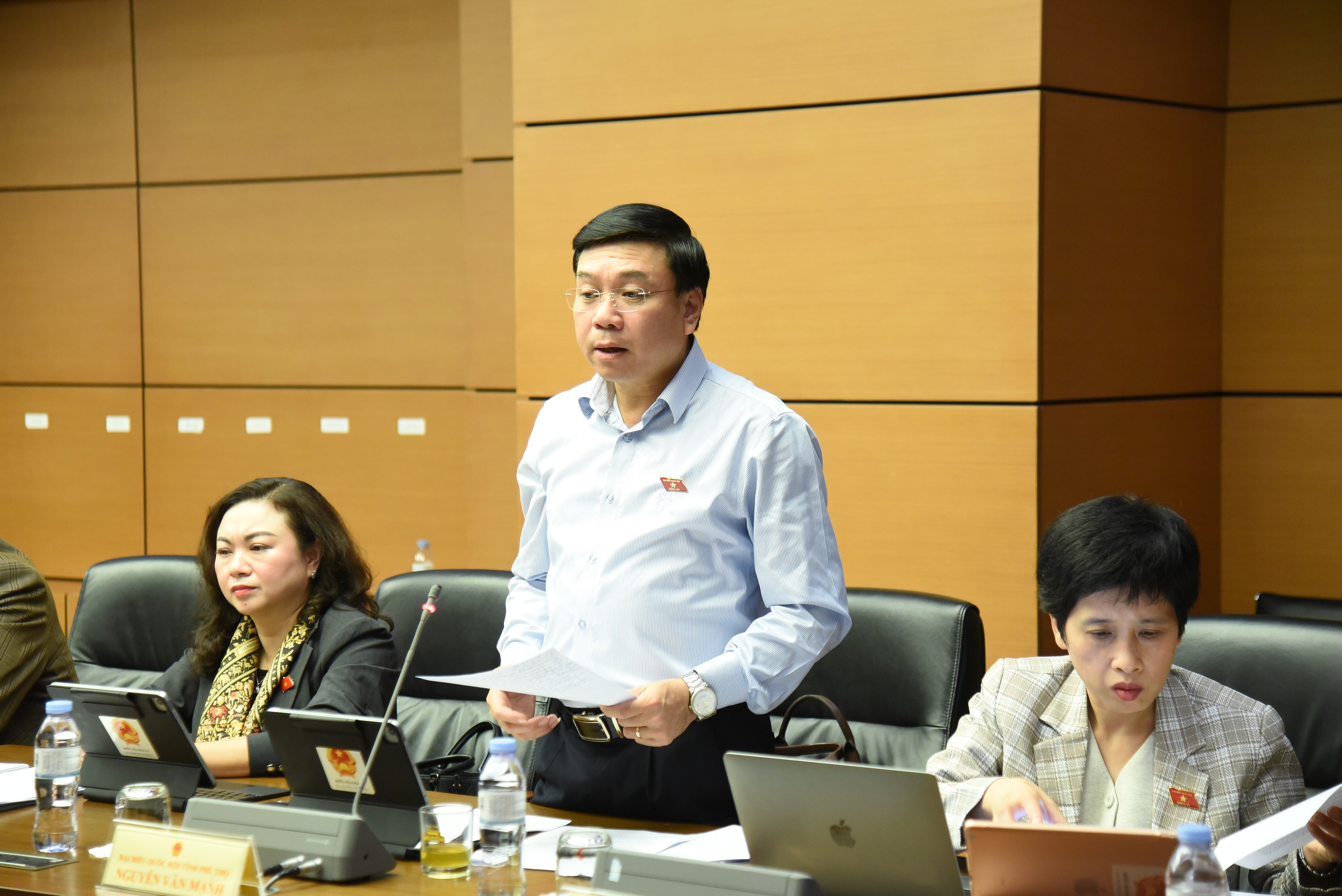 مندوب الجمعية الوطنية نجوين فان مانه (فو ثو) (4)