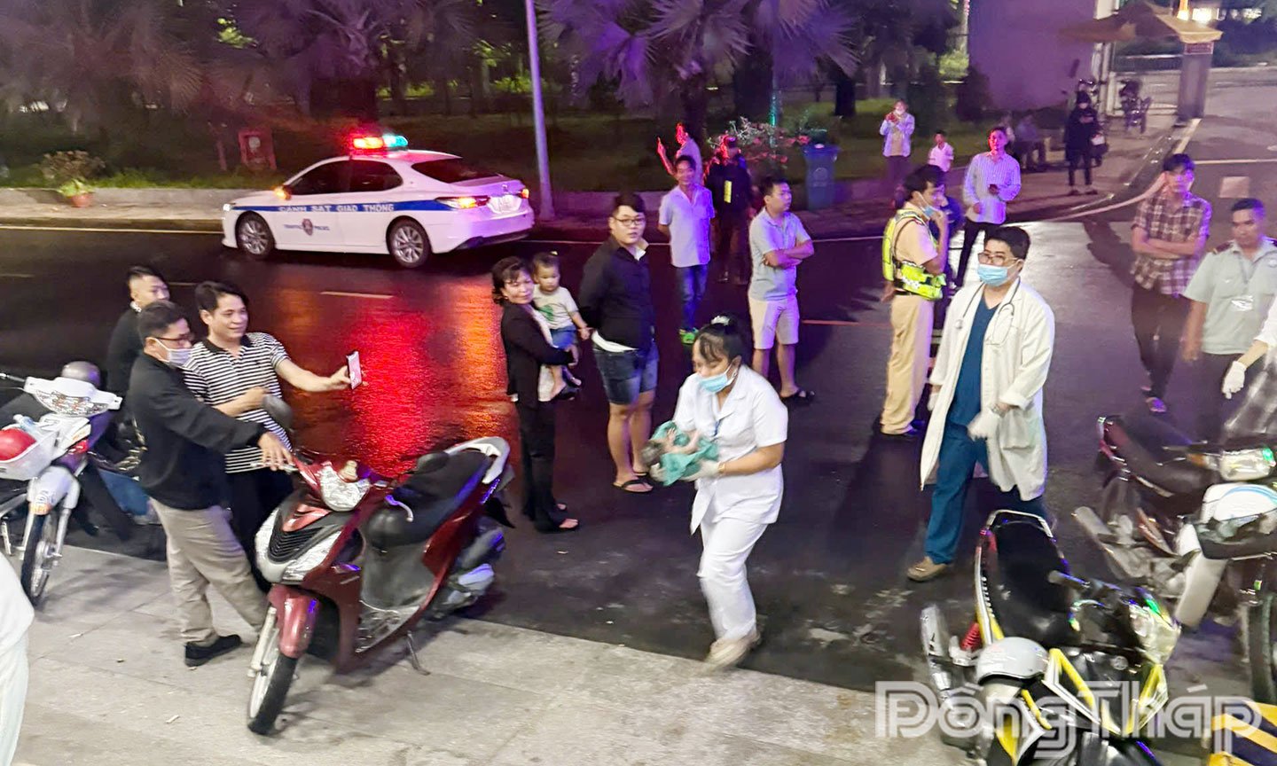 La policía de tránsito ayudó a que se diera a luz de forma segura en el autobús 2.jpg