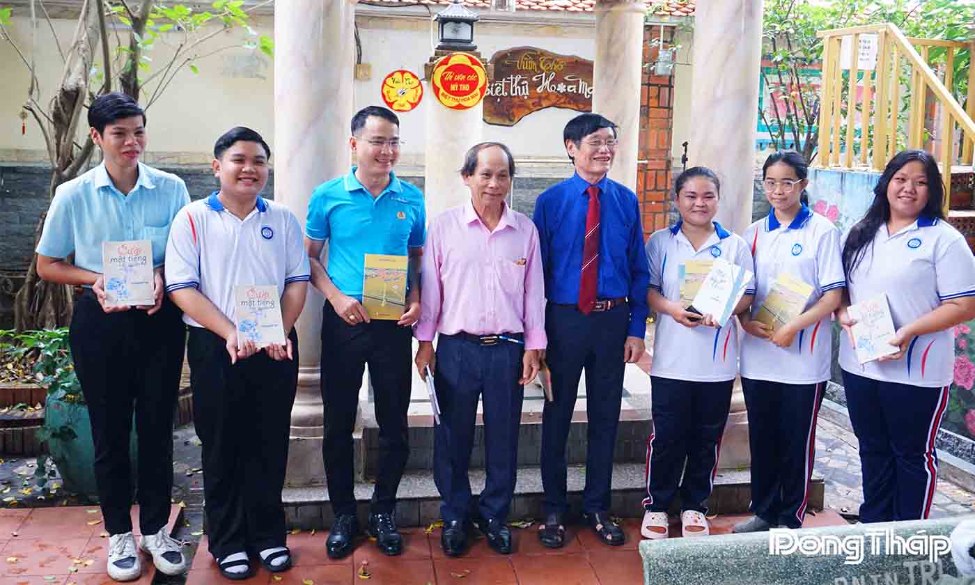 Otwarcie ogrodu poetyckiego pagody Tinh Toan w Tran Do Liem 2.jpg