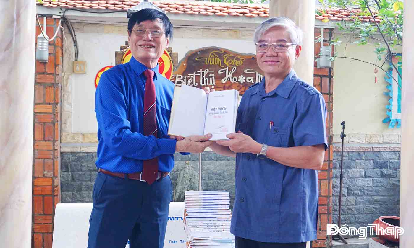 Otwarcie ogrodu poetyckiego pagody Tinh Toan w Tran Do Liem.jpg