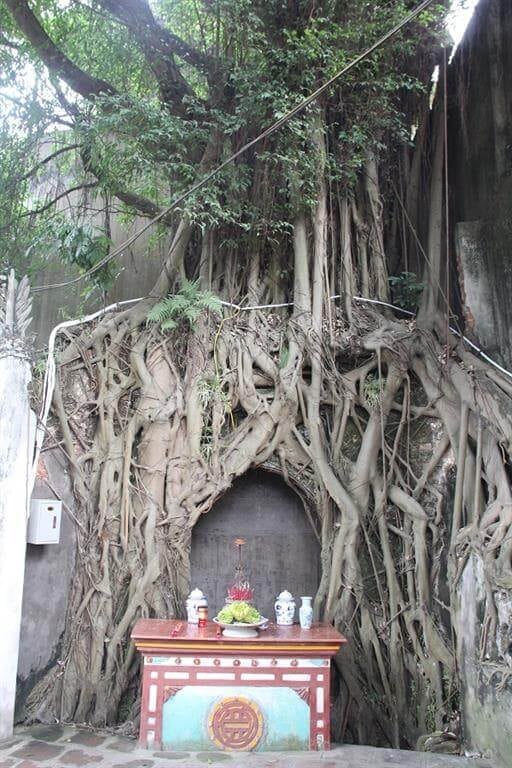 Inne i gudstjänstlokalen på Kim Lien kommunala hus