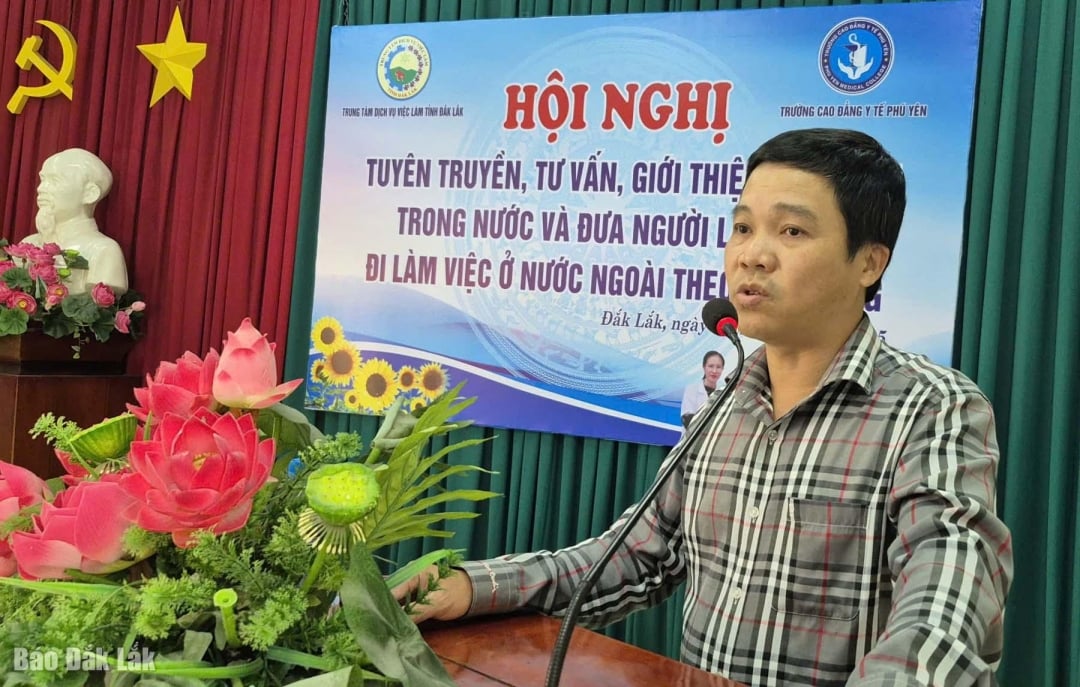 លោក Le Thanh Hong នាយករងទទួលបន្ទុកមហាវិទ្យាល័យវេជ្ជសាស្ត្រ Phu Yen ថ្លែងក្នុងកម្មវិធី។