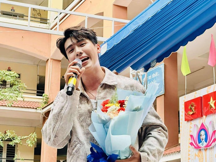 Ca sĩ Phạm Anh Tuấn khuấy động chương trình