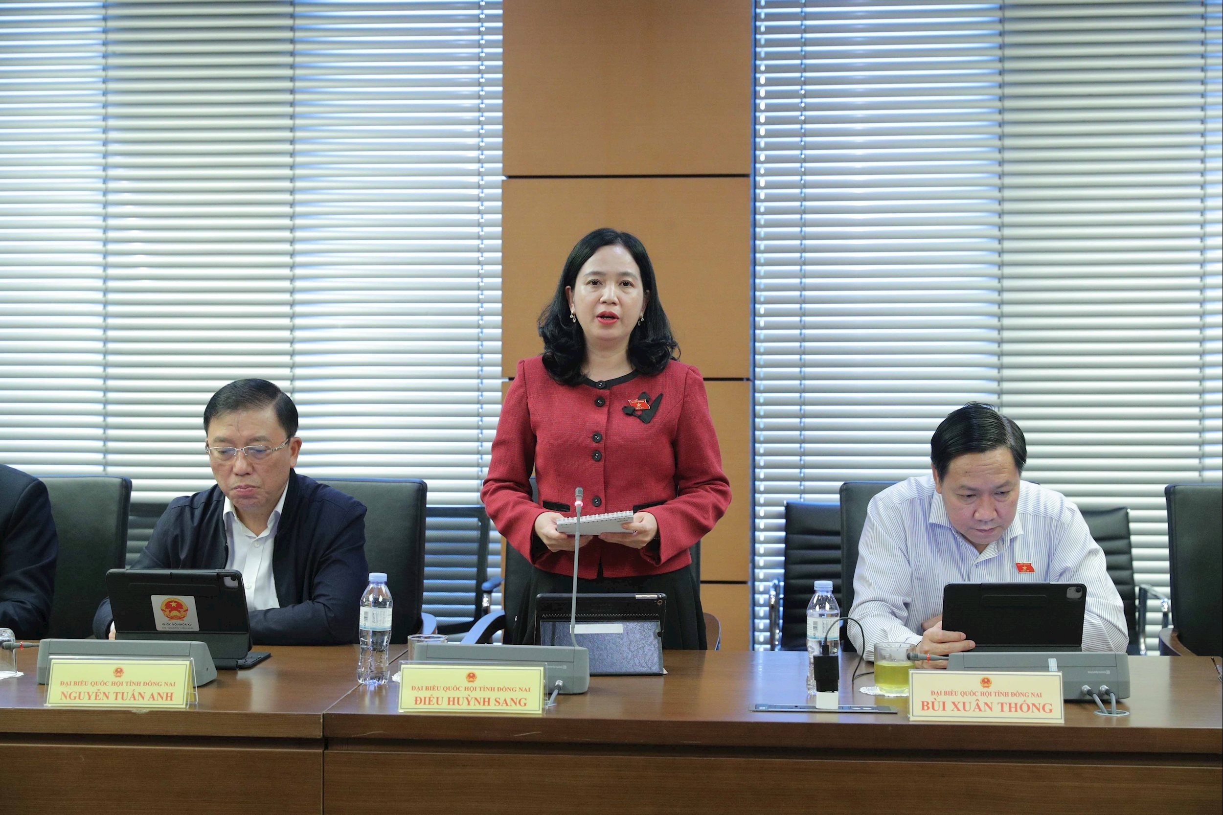 Представитель Национальной ассамблеи Дьу Хюинь Санг (Донг Най)