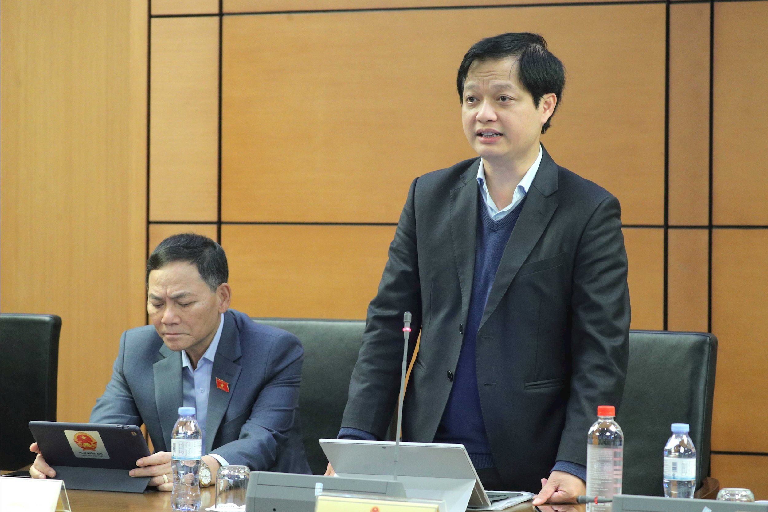 Депутат Национальной ассамблеи Нгуен Хай Нам (Хюэ)