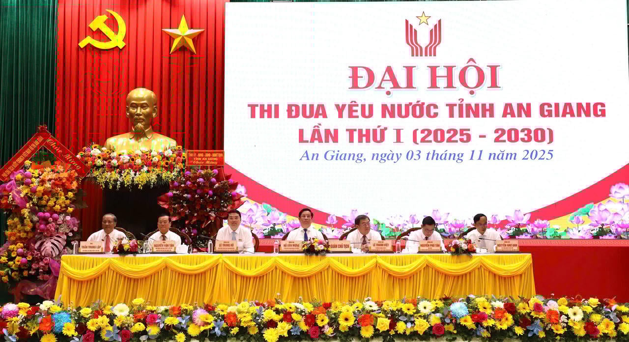 Présidium du 1er Congrès d'émulation patriotique de la province d'An Giang, période 2025 - 2030