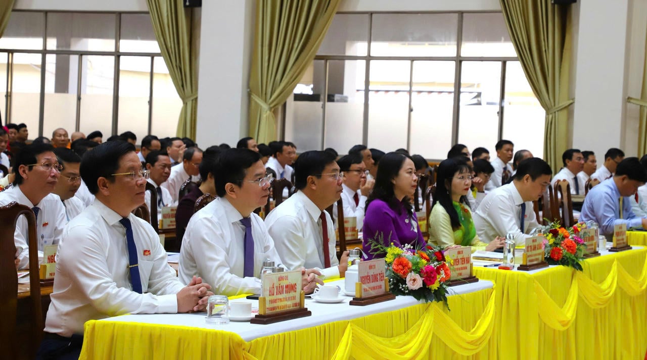 An Giang doit promouvoir ses traditions culturelles et révolutionnaires pour accélérer son développement et percer.