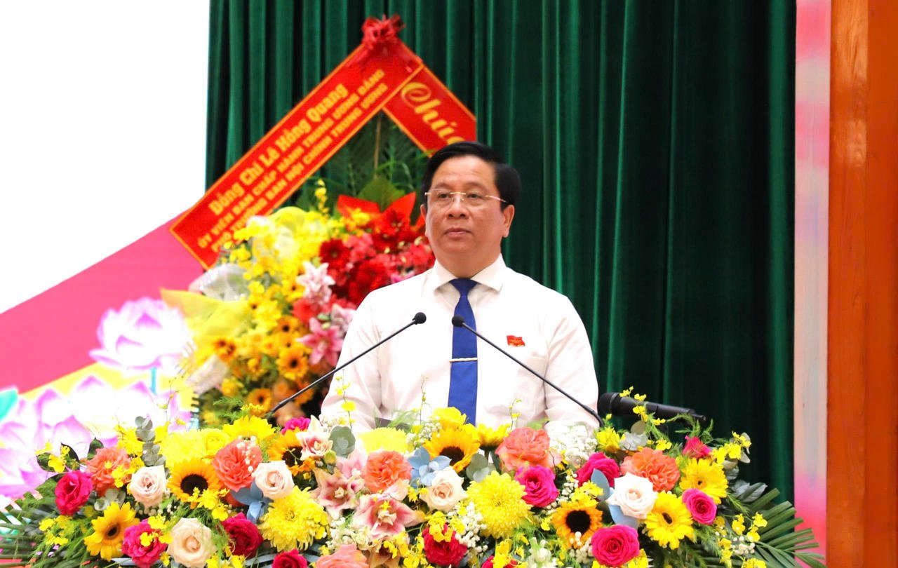 Ho Van Mung, membre suppléant du Comité central du Parti, secrétaire adjoint du Comité provincial du Parti et président du Comité populaire de la province d'An Giang, a prononcé le discours d'ouverture du 1er Congrès d'émulation patriotique de la province d'An Giang, période 2025-2030.