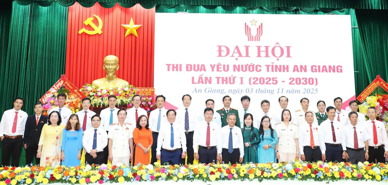 Une délégation du 1er Congrès provincial d'émulation patriotique d'An Giang (2025-2030) a participé au Congrès de niveau supérieur.