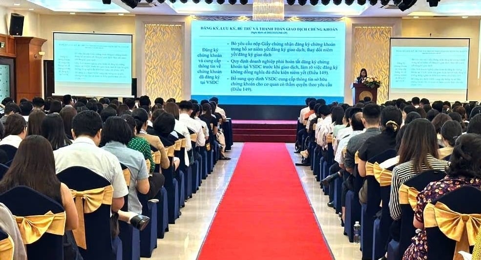 Những cải cách đồng bộ trong Luật Chứng khoán và các nghị định hướng dẫn là những thay đổi mang tính nền tảng nhằm củng cố tính minh bạch, tăng hiệu quả quản lý và bảo vệ quyền lợi nhà đầu tư. Ảnh: Thục Vy.