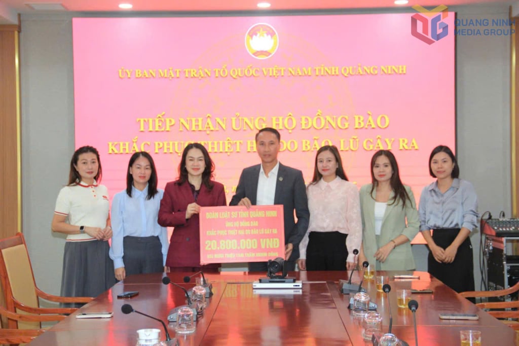 ຜູ້ຕາງໜ້າຄະນະທະນາຍຄວາມປະຈຳແຂວງ ໄດ້ມອບເງິນບໍລິຈາກທັງໝົດໃຫ້ຄະນະນຳແຂວງ ເພື່ອນຳໄປມອບໃຫ້ຜູ້ປະສົບໄພນ້ຳຖ້ວມຢ່າງທັນການ.