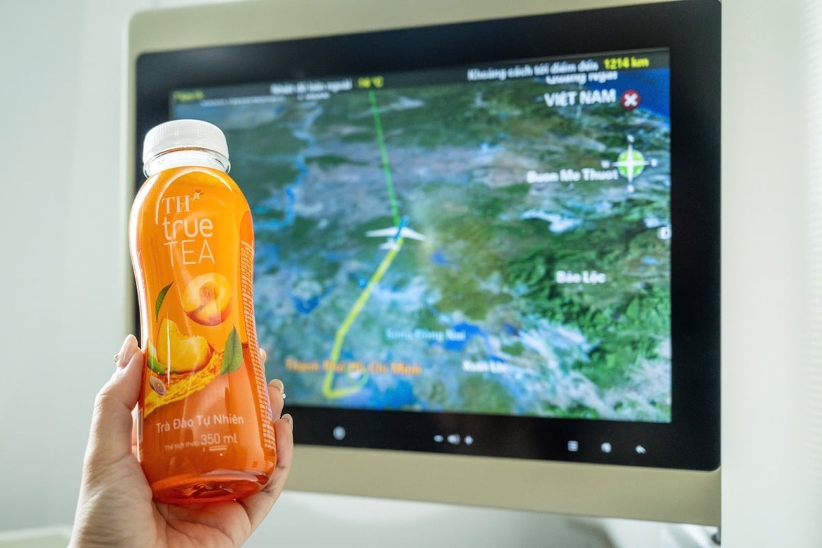 Die Produkte der TH Group sind wegweisend für nachhaltige Konsumlösungen und engagieren sich für die Reduzierung von Einwegplastik, die Senkung von Emissionen und die Entwicklung klimaneutraler Produkte. Foto: TH. Các sản phẩm của Tập đoàn TH cũng tiên phong các giải pháp tiêu dùng bền vững, cam kết giảm nhựa dùng một lần, giảm phát thải, phát triển sản phẩm trung hòa carbon. Ảnh: TH.