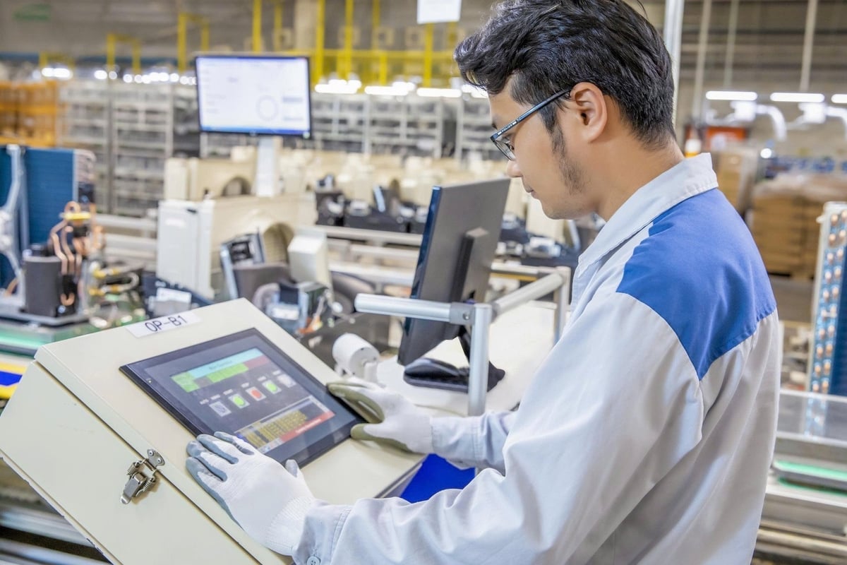 Công nghệ quản lý năng lượng tích hợp trí tuệ nhân tạo giúp mô phỏng, phân tích và tự động điều chỉnh vận hành nhằm đạt hiệu suất tối đa với mức tiêu thụ điện năng thấp nhất. Ảnh minh họa: Trung Nguyên. 