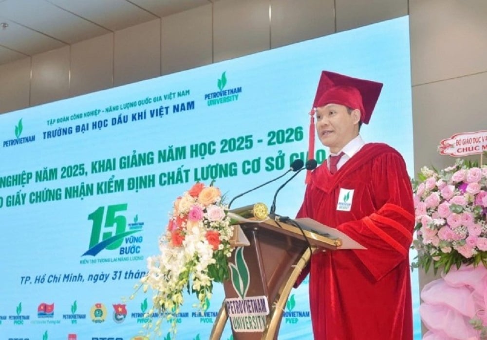 TS Phan Minh Quốc Bình - Hiệu trưởng PVU phát biểu tại buổi lễ. Ảnh: PVU.