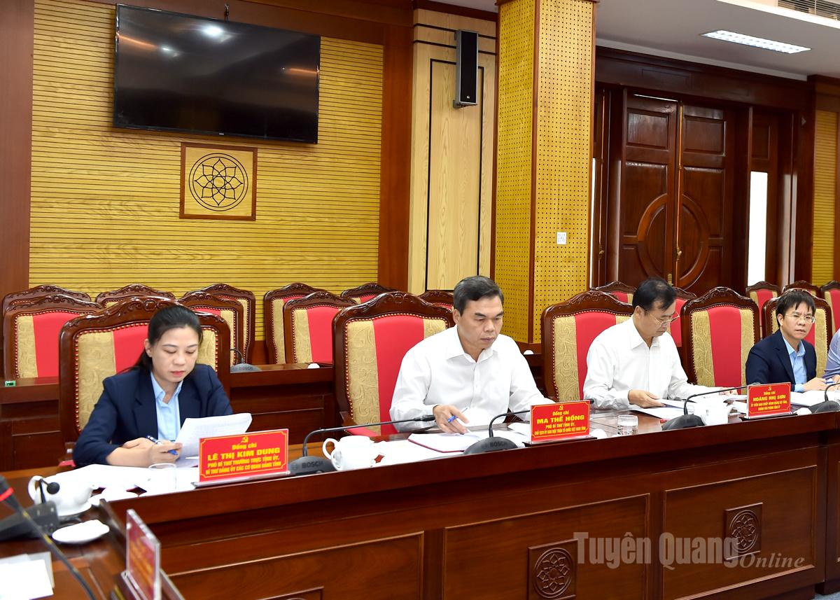 ມີບັນດາຄະນະປະຈຳພັກແຂວງ, ຫົວໜ້າພະແນກ, ຂະແໜງການ ແລະ ຂະແໜງການເຂົ້າຮ່ວມຢ່າງພ້ອມພຽງ.