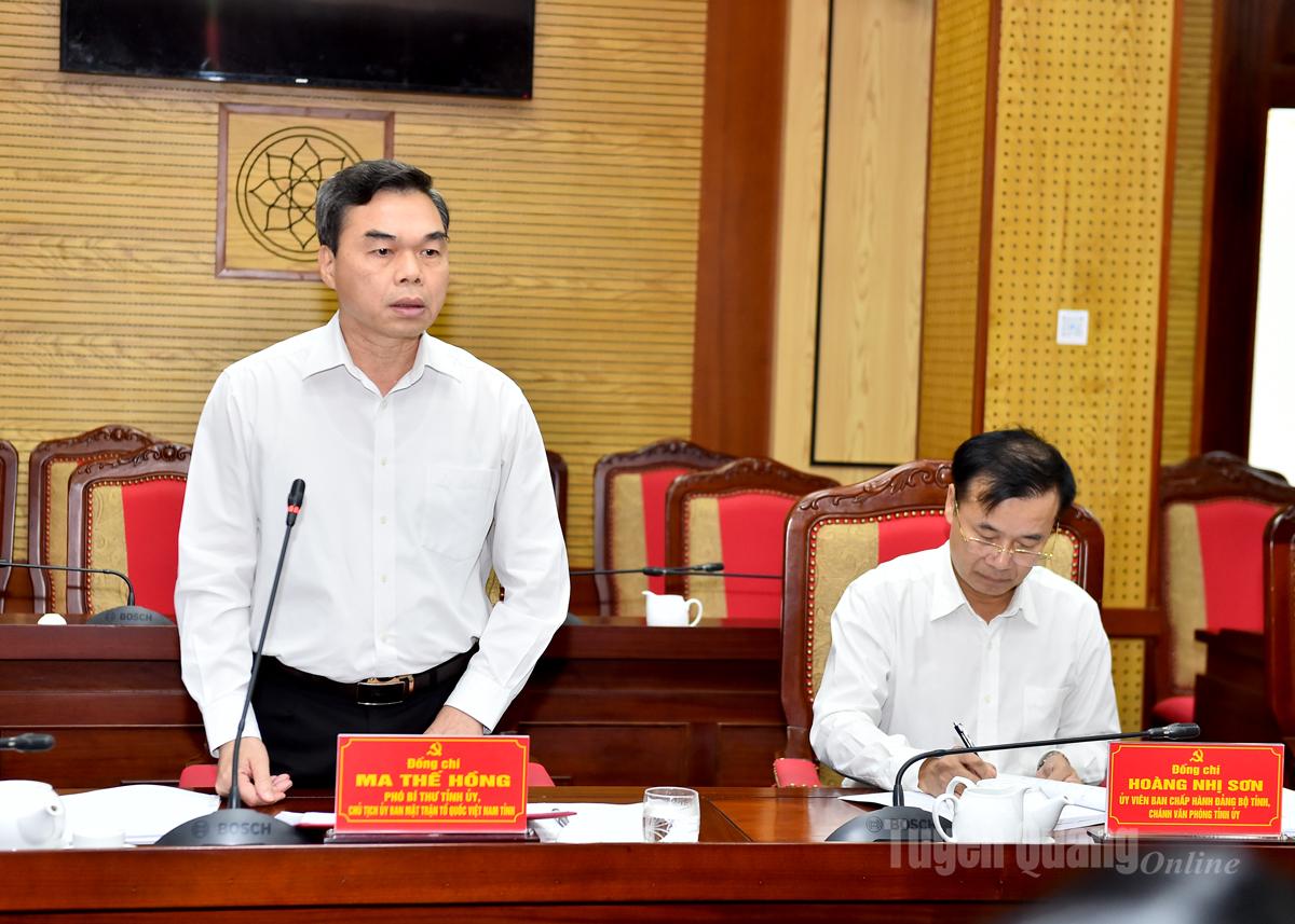 ທ່ານ​ຮອງ​ເລຂາ​ຄະນະ​ພັກ​ແຂວງ, ປະທານ​ຄະນະ​ກຳມະການ​ແນວ​ໂຮມ​ປະ​ເທດ​ຊາດ​ແຂວງ Ma The Hong ກ່າວ​ຄຳ​ເຫັນ​ທີ່​ກອງ​ປະຊຸມ.