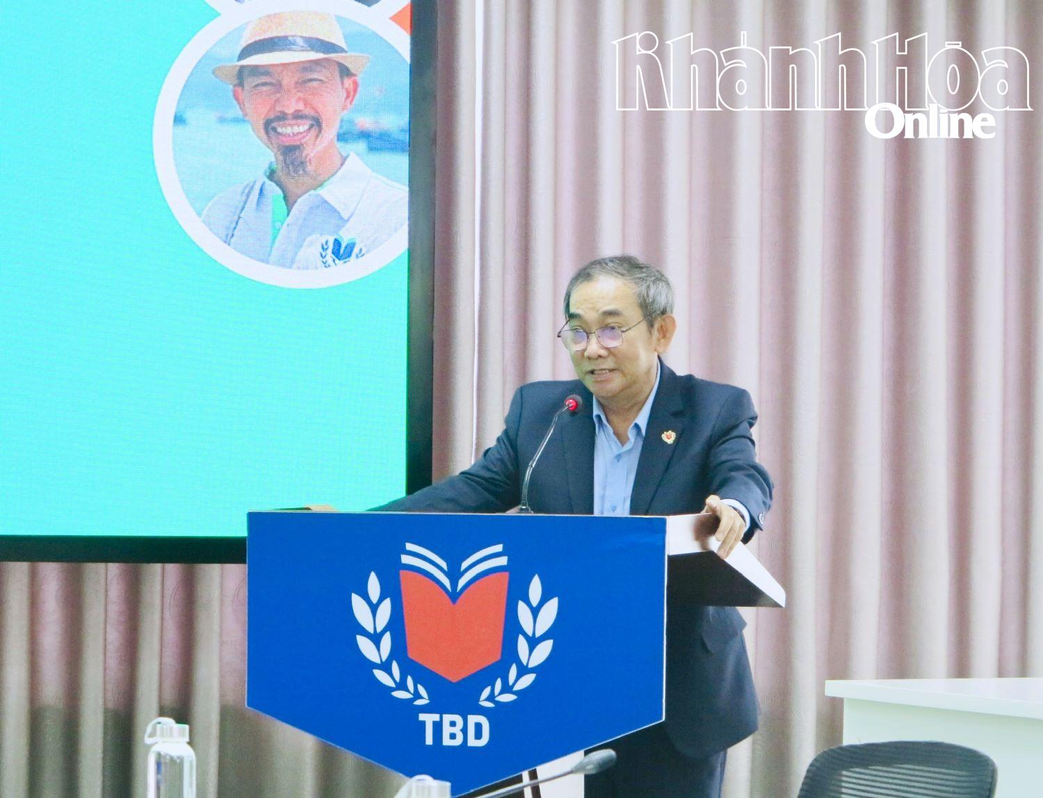 دکتر هو تان فونگ، معلم مردمی، دانشیار - رئیس دانشگاه پاسیفیک - در این کنفرانس سخنرانی کرد.