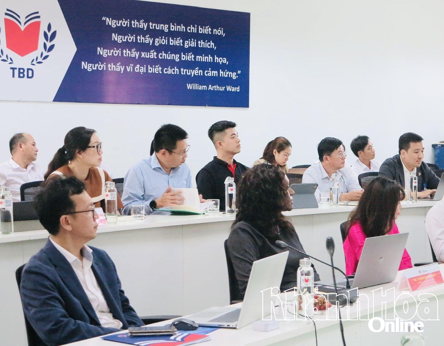 نمایندگان شرکت کننده در کنفرانس.