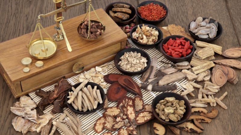 Hoàn thiện hành lang pháp lý trong bảo tồn và phát triển tri thức y học dân tộc- Ảnh 2.