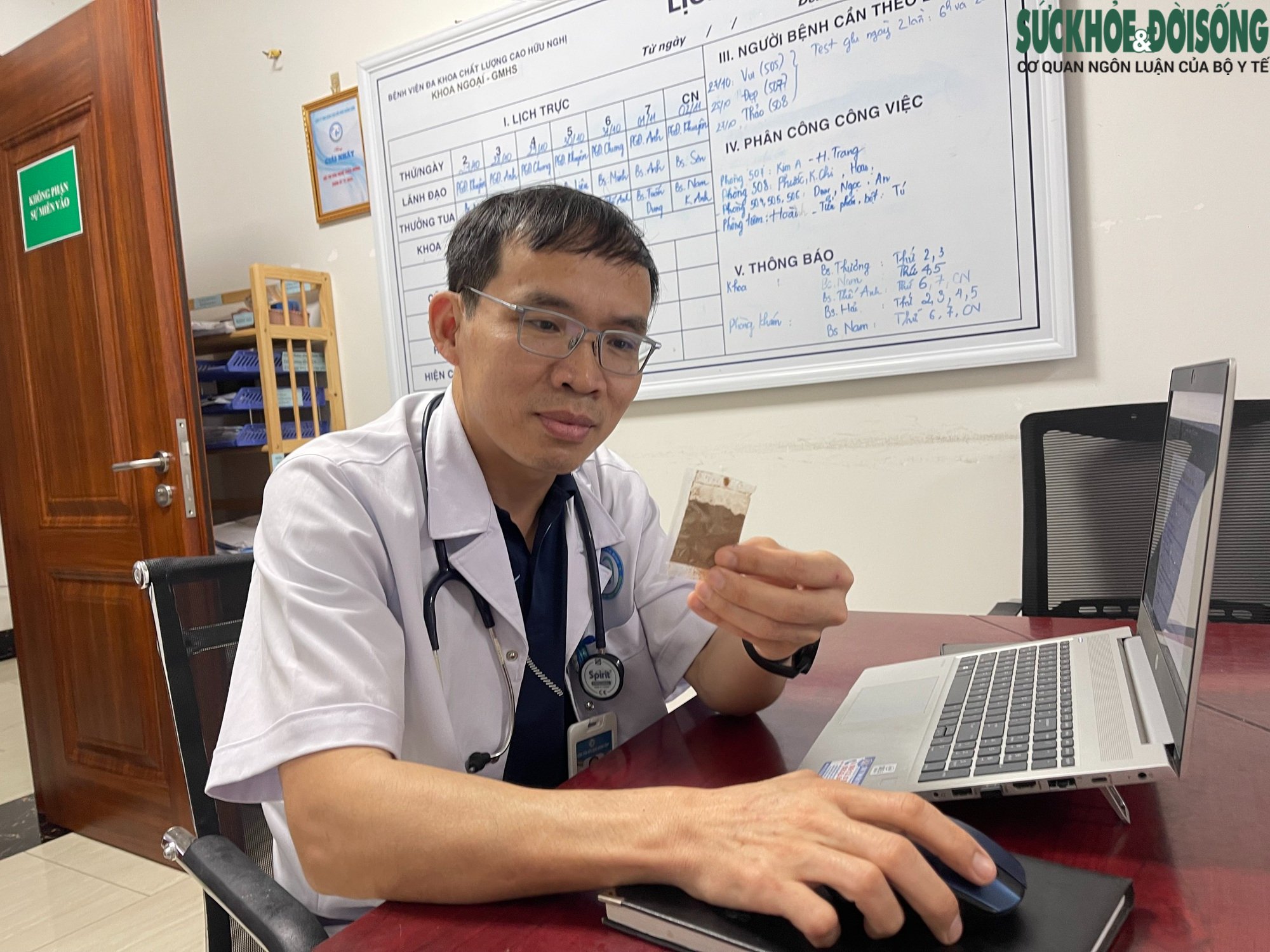 Nhiều người ‘tiền mất, tật mang’ vì mua thuốc ngoài chợ, trên mạng trị gout- Ảnh 4.