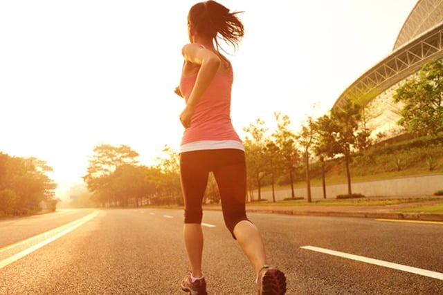 Ánh nắng bị lãng quên và hệ lụy sức khỏe đáng lo ngại ở người trẻ tuổi- Ảnh 1.