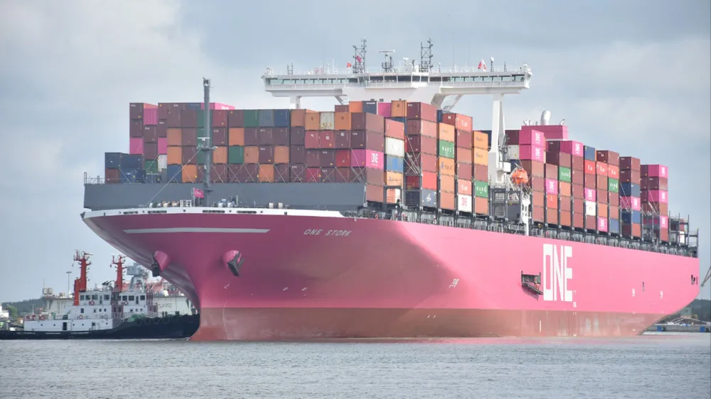 ກຳ​ປັ່ນ​ແມ່​ນ້ຳ​ໜັກ​ກວ່າ 200 ໂຕນ ​ເຂົ້າ​ສູ່​ຊ່ອງ​ແຄບ ຫວຸງ​ເຕົ່າ - ທ໋າຍ​ວີ