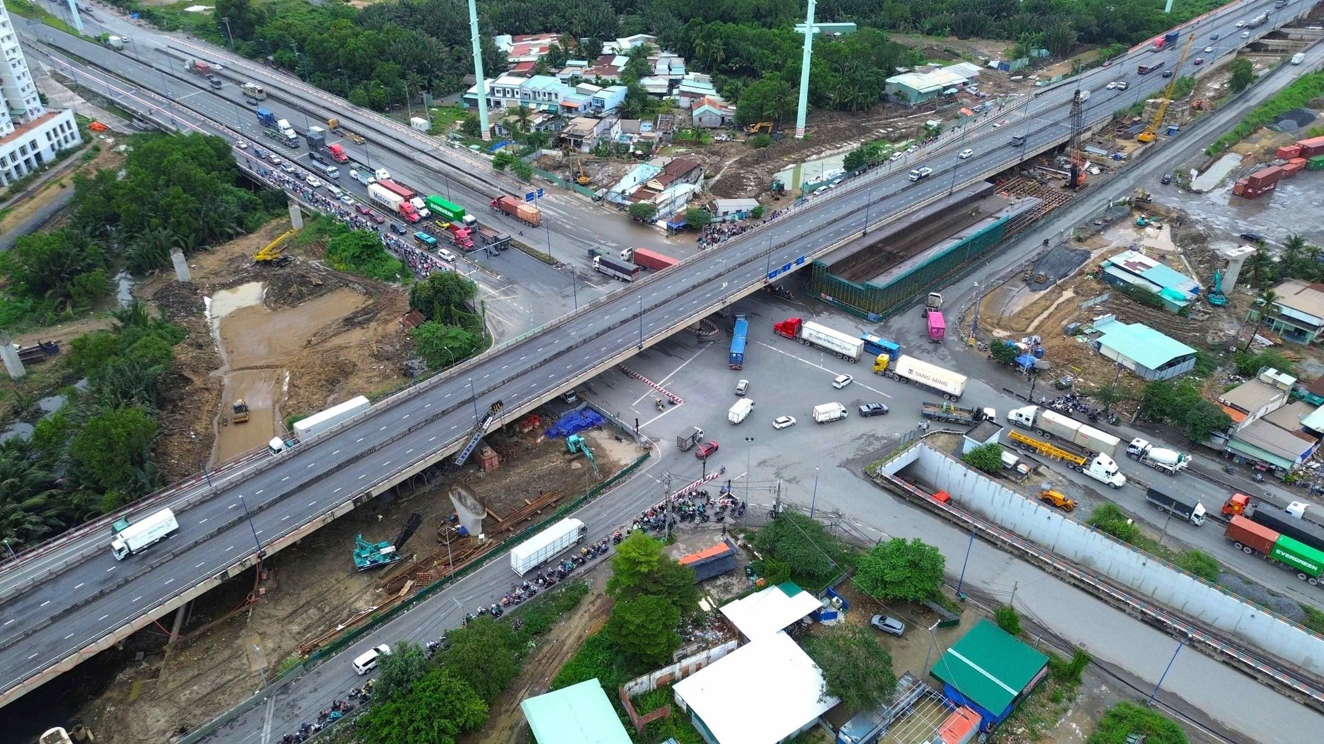 Vue panoramique du carrefour routier de My Thuy, à Hô Chi Minh-Ville.