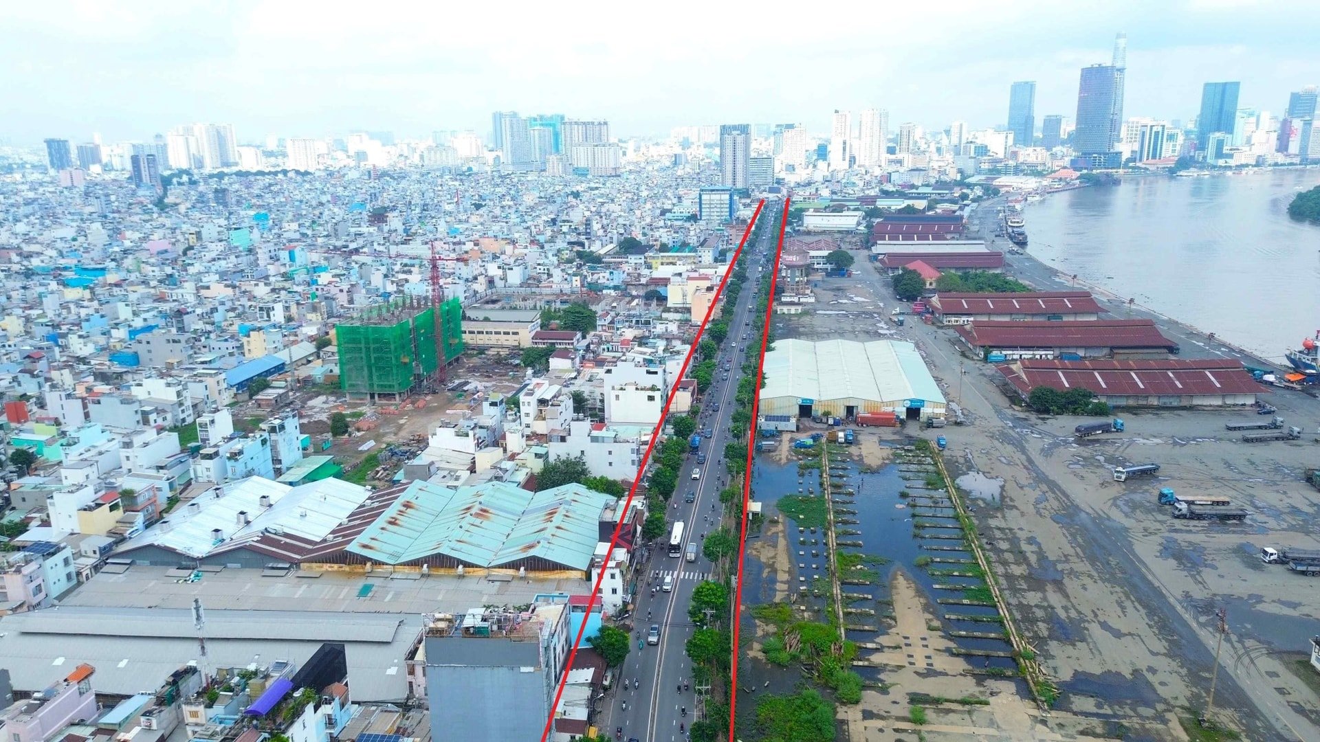 La rue Nguyen Tat Thanh, axe reliant le centre d'Hô Chi Minh-Ville au Sud.