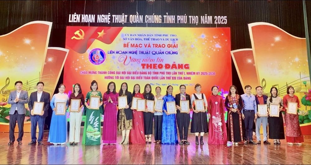 70 utmerkede forestillinger vant priser på Phu Tho provinsielle massekunstfestival - bilde 6