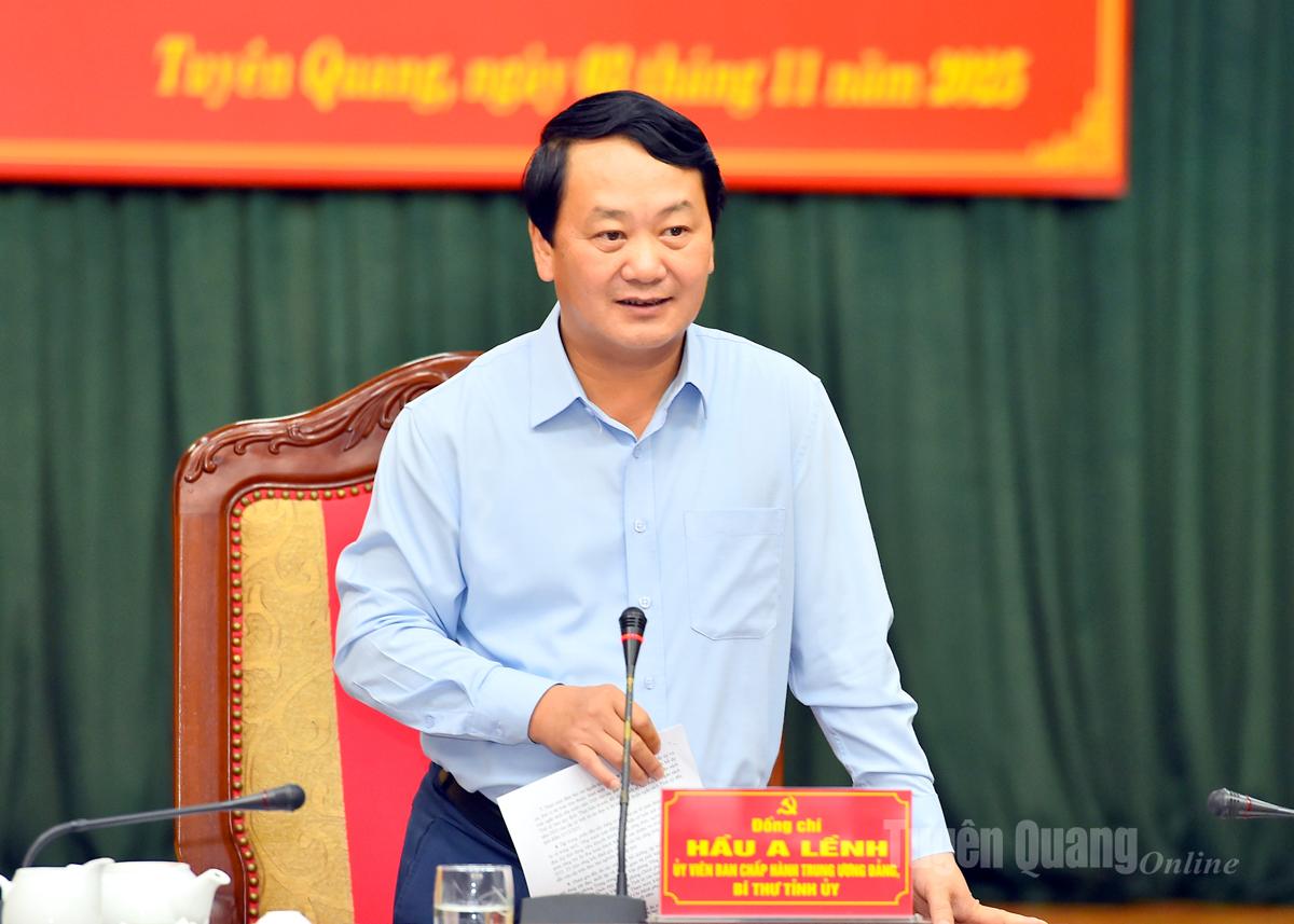 Provinspartiets sekreterare Hau A Lenh höll ett avslutande tal vid mötet.