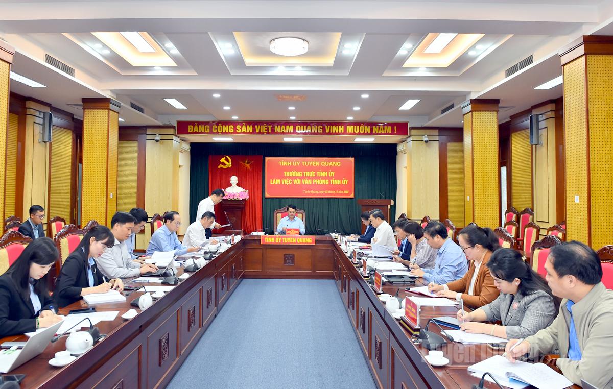 Arbetsmöte mellan den provinsiella ständiga kommittén och den provinsiella partikommitténs kansli.