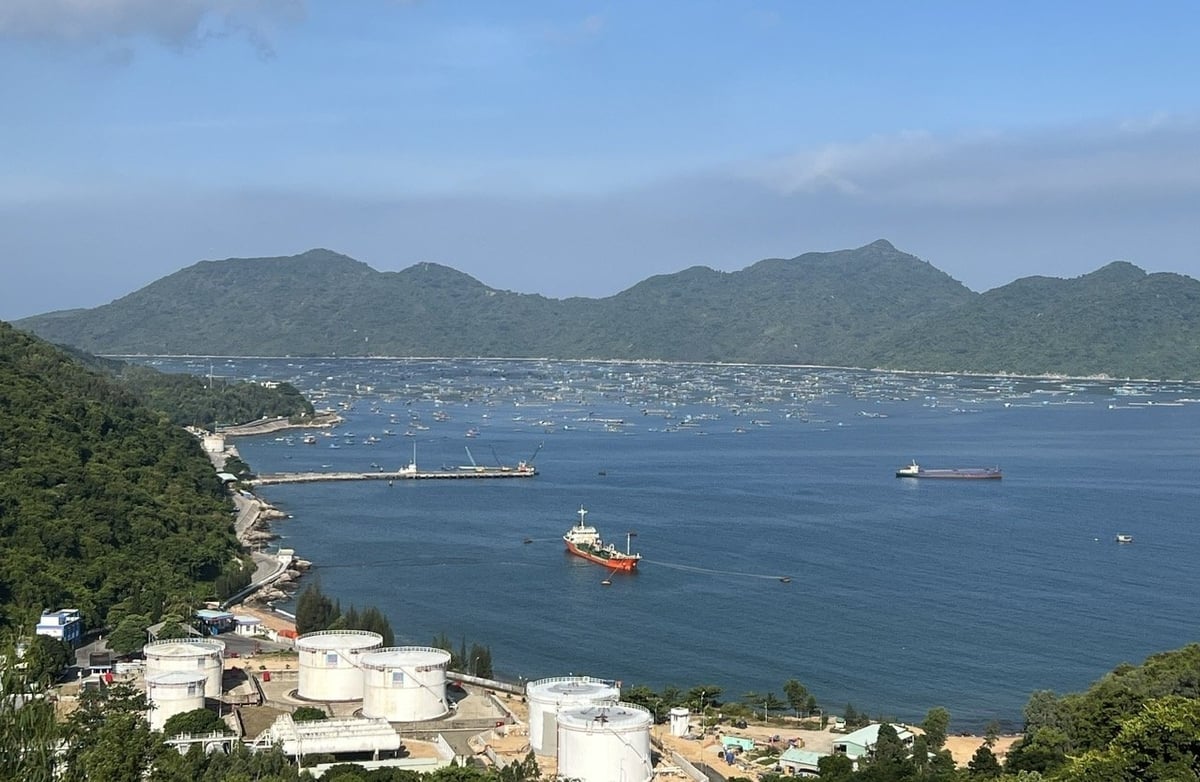 UBND tỉnh Đắk Lắk chỉ đạo triển khai các giải pháp đảm bảo an toàn về người, phương tiện, tài sản, đặc biệt đối với các điểm du lịch, khu vực nuôi trồng, đánh bắt thủy, hải sản và các công trình trên biển, trên đảo, khu vực ven biển. Ảnh: Trần Thọ.