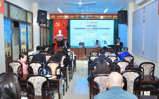 អត្តពលិកជិត ៤០០នាក់ ចូលរួមប្រកួតកីឡាវាយកូនឃ្លីលើតុ ហាណូយ ម៉ី លើកទី១២ ឆ្នាំ២០២៥ - រូបថត ១. Gần 400 vận động viên tranh tài tại Giải Bóng bàn Báo Hànộimới mở rộng lần thứ XII năm 2025 - Ảnh 1.