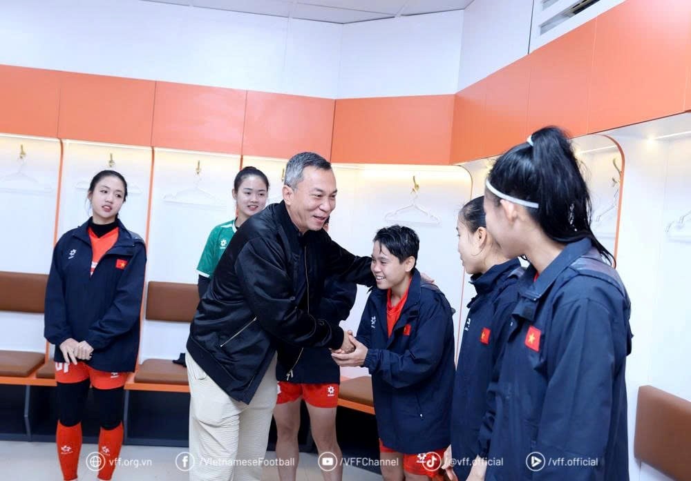 Οι ηγέτες της VFF ενθαρρύνουν την γυναικεία ομάδα του Βιετνάμ πριν από το προπονητικό ταξίδι στην Ιαπωνία - φωτογραφία 3