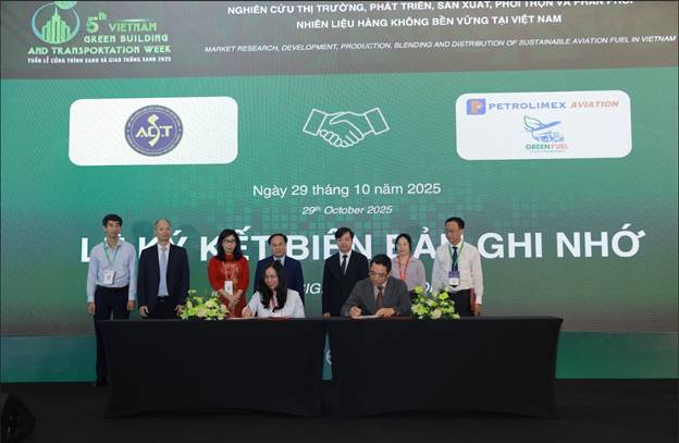 Μια ομάδα ατόμων που στέκονται σε ένα τραπέζι. Το περιεχόμενο που δημιουργείται από τεχνητή νοημοσύνη μπορεί να είναι εσφαλμένο.