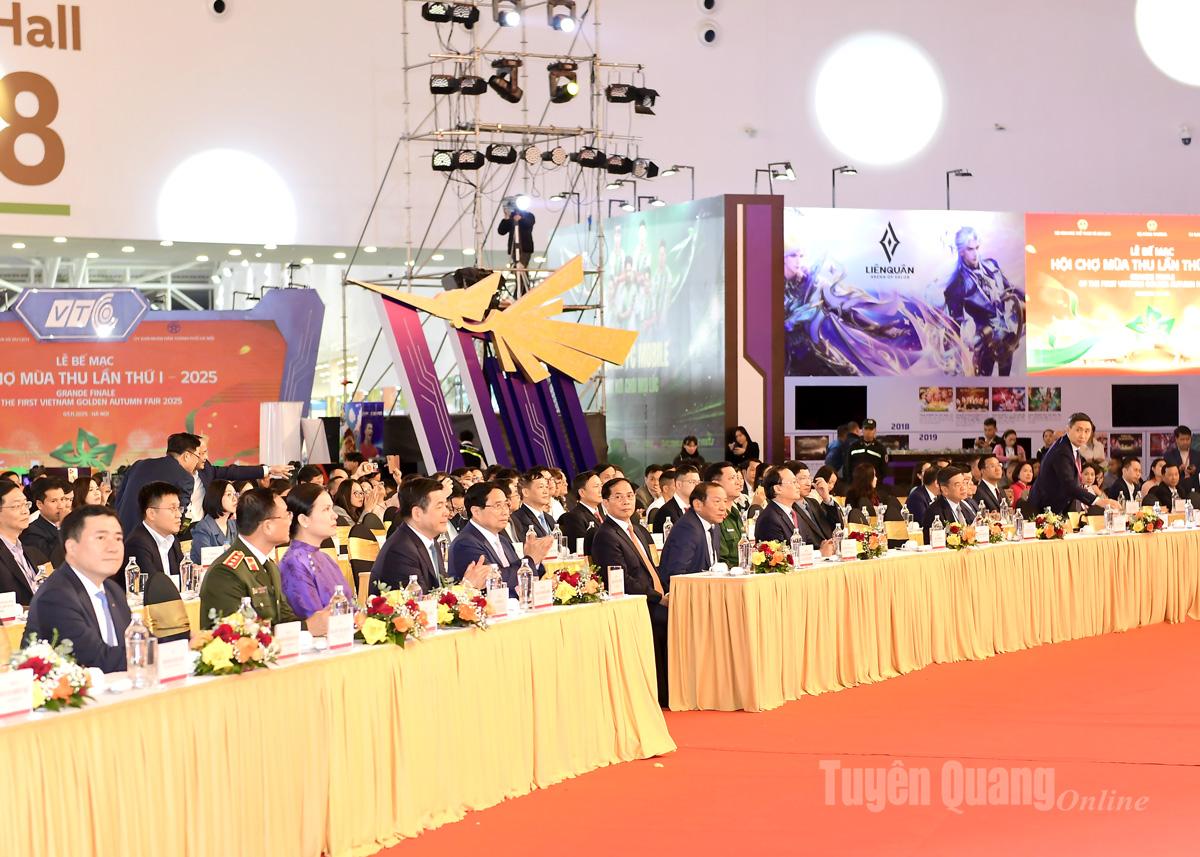 Prim-ministrul Pham Minh Chinh și delegații au participat la ceremonia de închidere a programului.