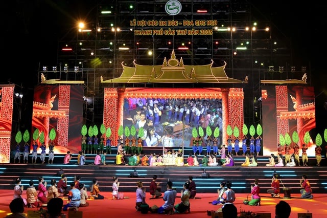 Tưng bừng Lễ hội Oóc Om Bóc - Đua ghe Ngo TP.Cần Thơ - Ảnh 1.