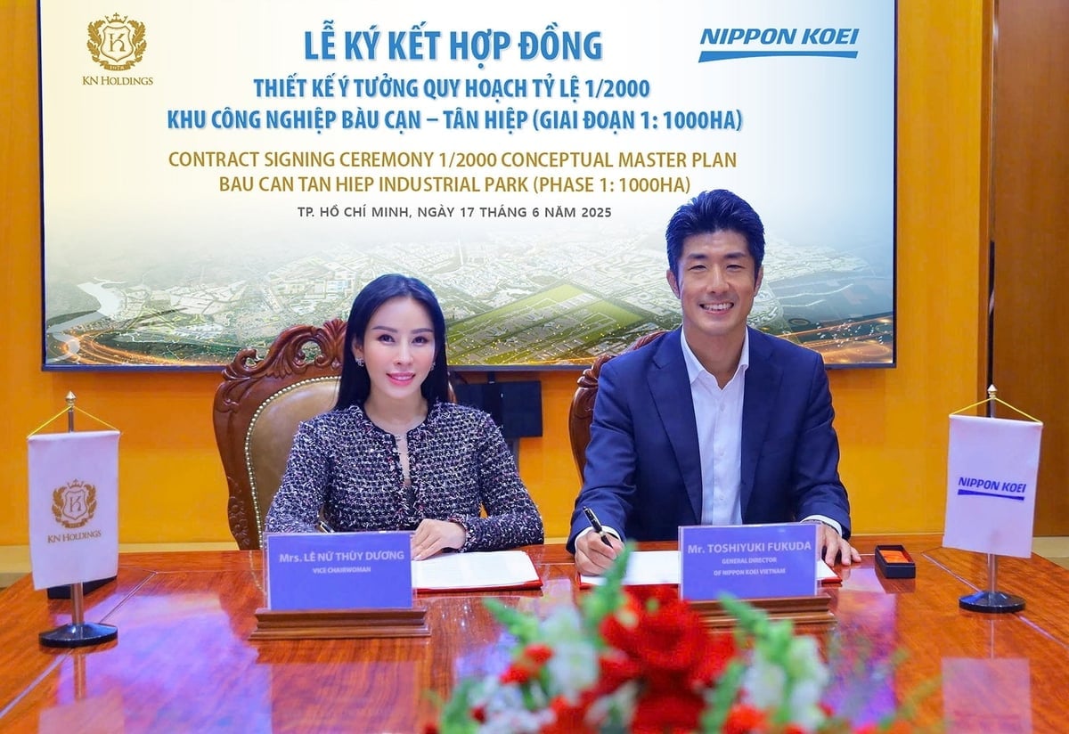 Bà Lê Nữ Thùy Dương - Phó Chủ tịch Tập đoàn KN Holdings và ông Toshiyuki Fukuda - Tổng Giám đốc Nippon Koei Việt Nam ký kết hợp tác. Ảnh: KN Holdings.