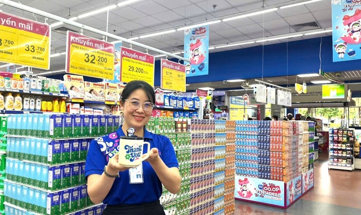 Từ ngày 30/10 đến ngày 19/11/2025 siêu thị Co.opmart Quy nhơn và An Nhơn mở màn tháng cao điểm mua sắm cuối năm, tặng hàng trăm phần quà và 5.000 mặt hàng giảm giá đến 50%. Ảnh: V.Đ.T.