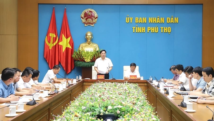 Ông Trần Duy Đông - Chủ tịch UBND tỉnh Phú Thọ chủ trì Hội nghị chỉ đạo công tác giải phóng mặt bằng dự án đường sắt Lào Cai - Hà Nội - Hải Phòng, đoạn qua địa bàn. Ảnh: Báo Phú Thọ.
