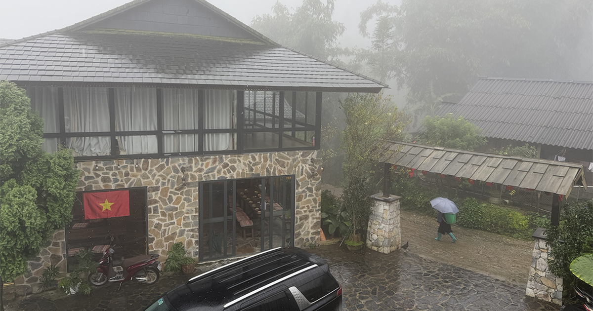 Du lịch chật vật vì mưa bão liên tục