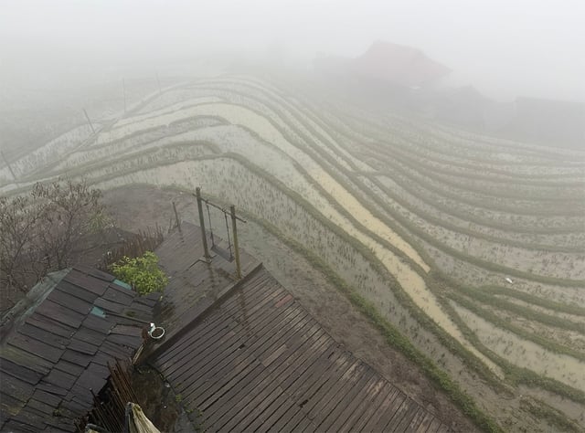 Du lịch chật vật vì mưa bão liên tục- Ảnh 6.