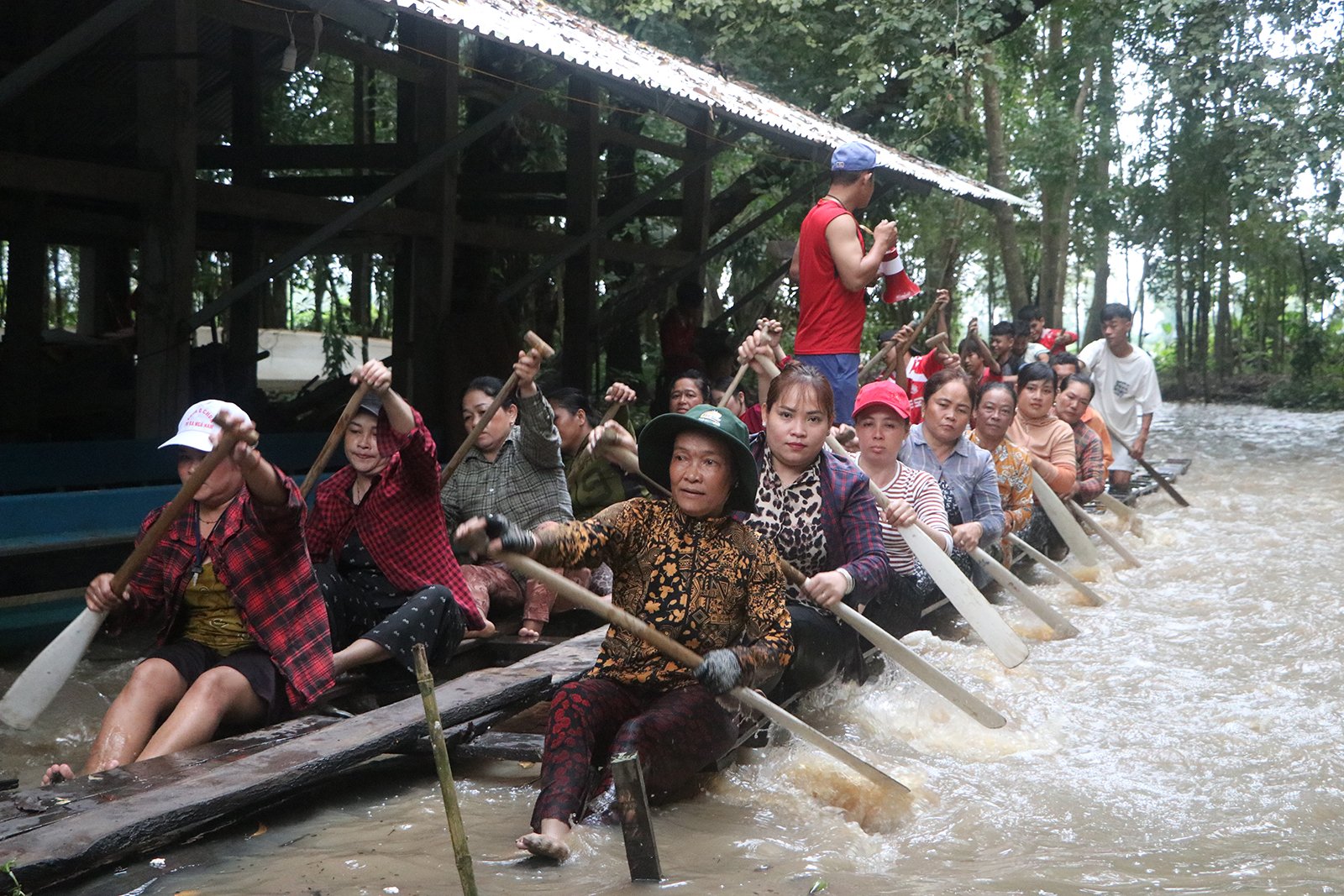 «Красавицы» гоночных драконьих лодок