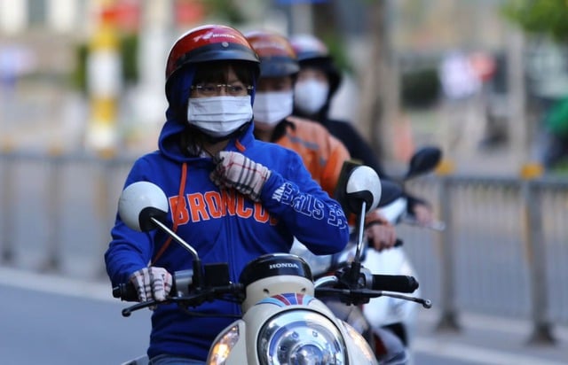 Cảnh báo "sốc nhiệt" khi thời tiết lạnh khiến tim mạch không kịp thích nghi- Ảnh 1.